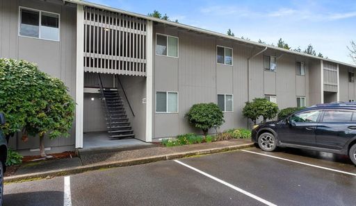 1 Month Rent Free! Pet Friendly - new remodel ~*~ 2 Bedroom in Raleigh Hills – photo 1