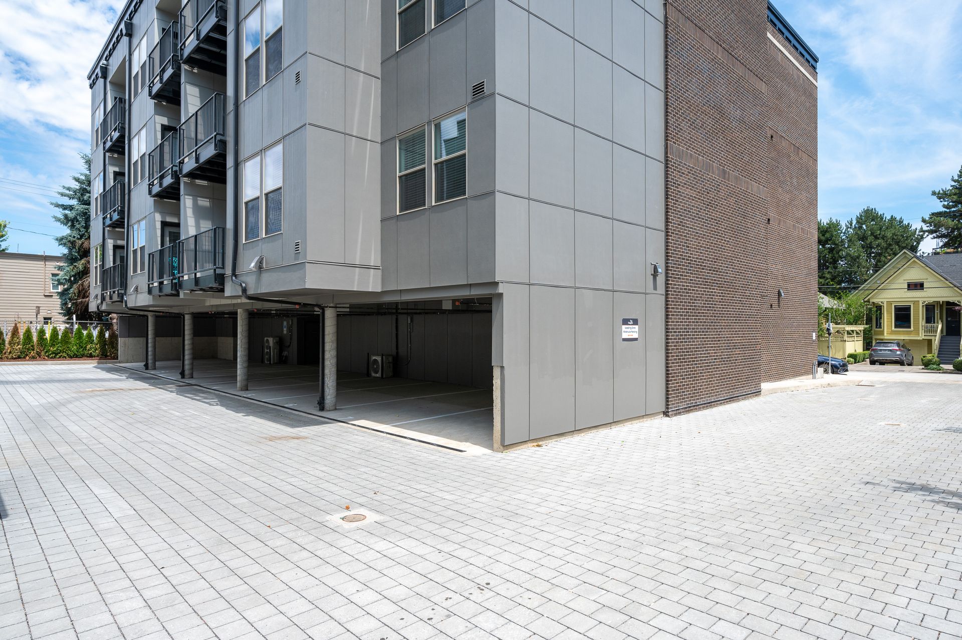 Portland Apartment: 1940 NW 25th Ave