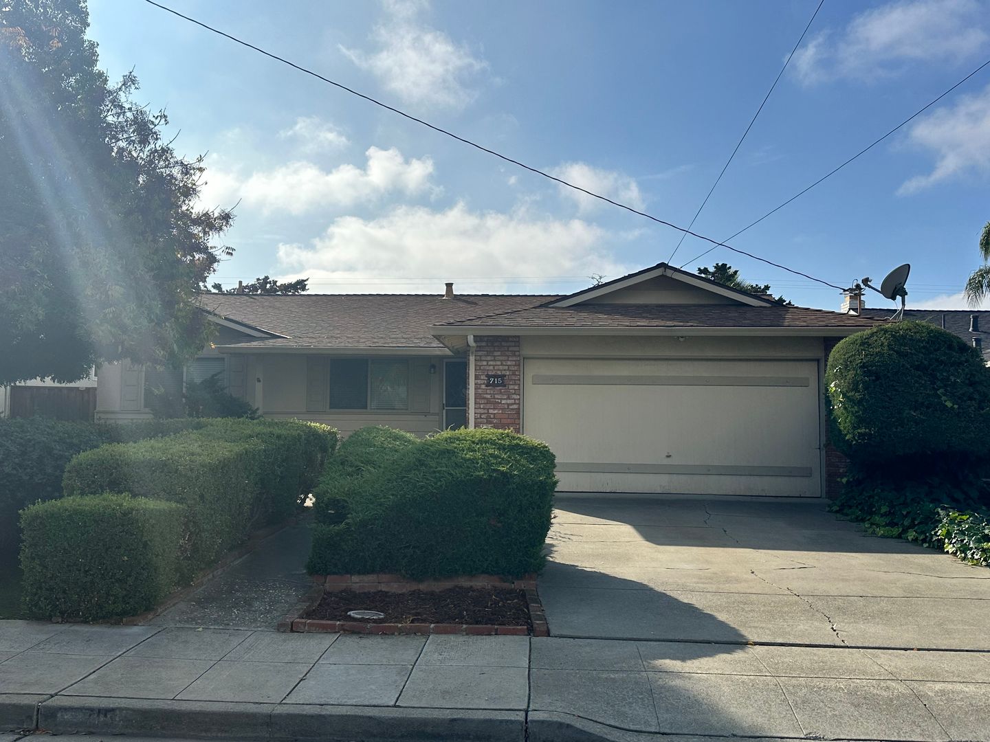 Livermore House: 715 Caliente Ave