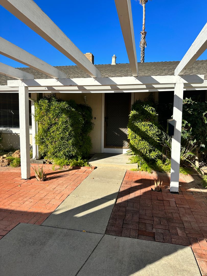 Livermore House: 708 Saturn Sy