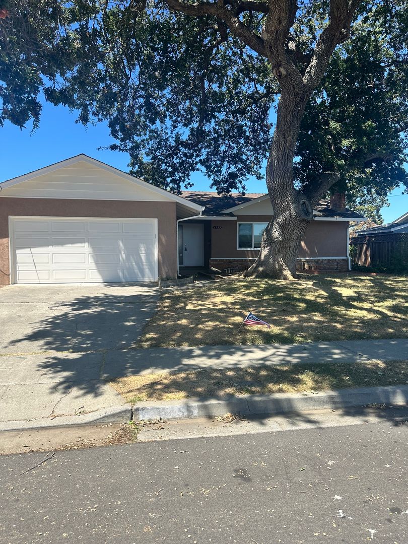 Livermore House: 1155 Canton