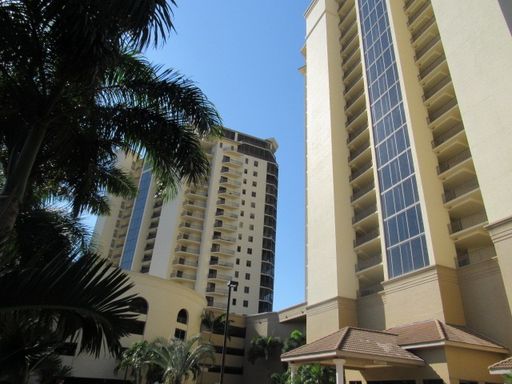 Gorgeous 4 bedroom 3 bath High-rise Condo – photo 1
