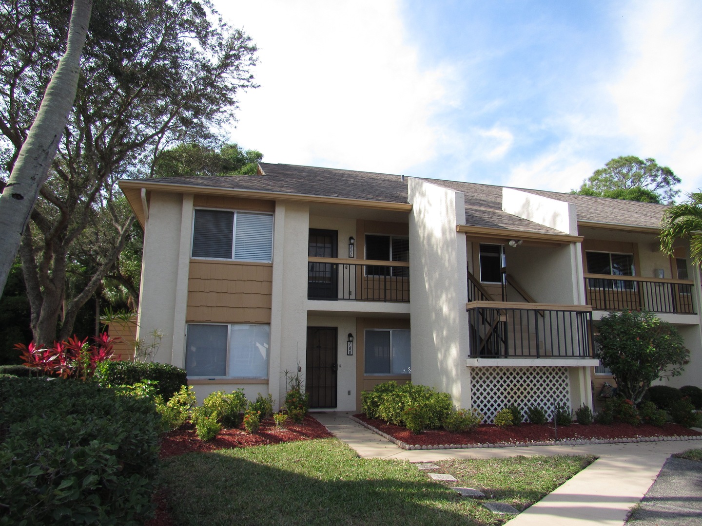 2 Bedroom 2 Bathroom 2nd floor condo in Cross Creek Golf Community