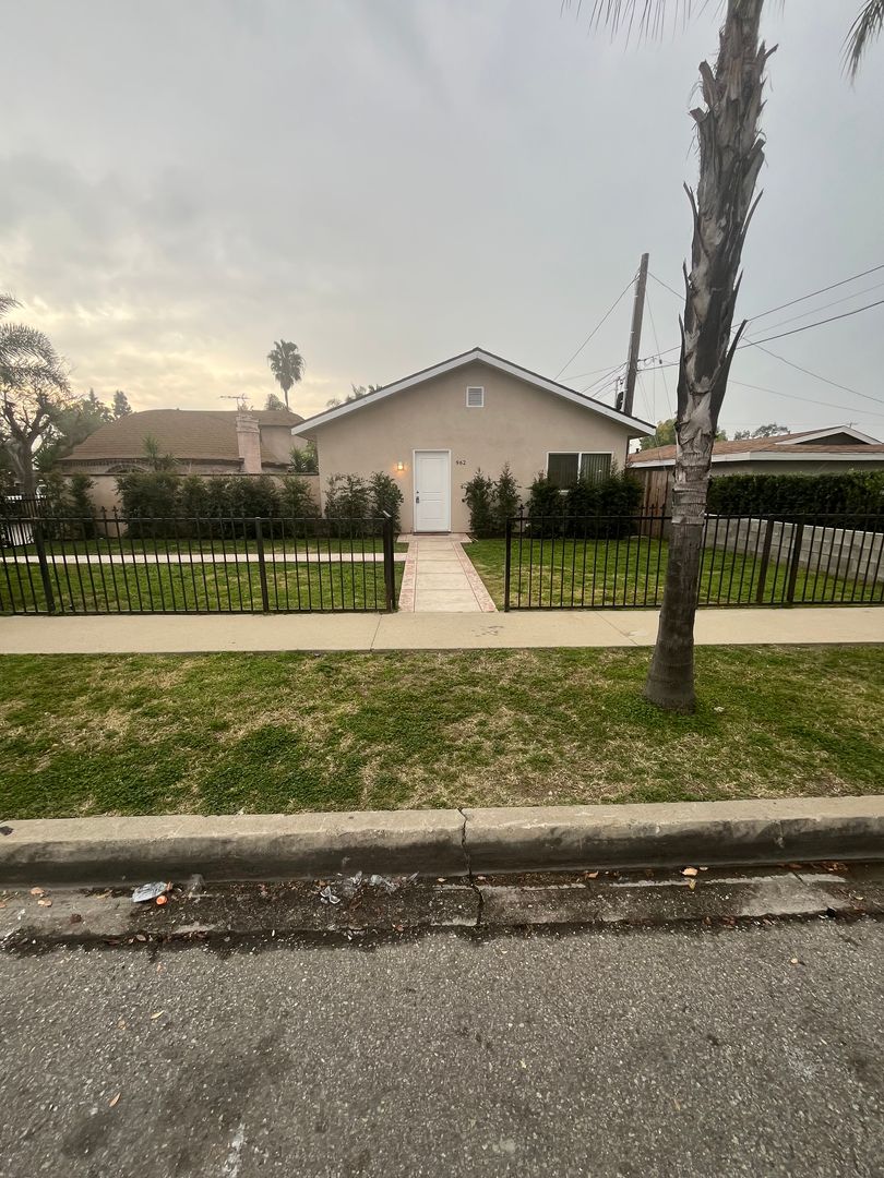 Azusa Apartment: 966 W 3rd St