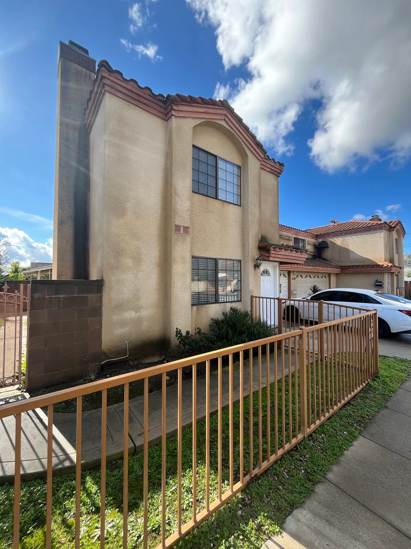 Azusa Apartment: 248 E. 5th St