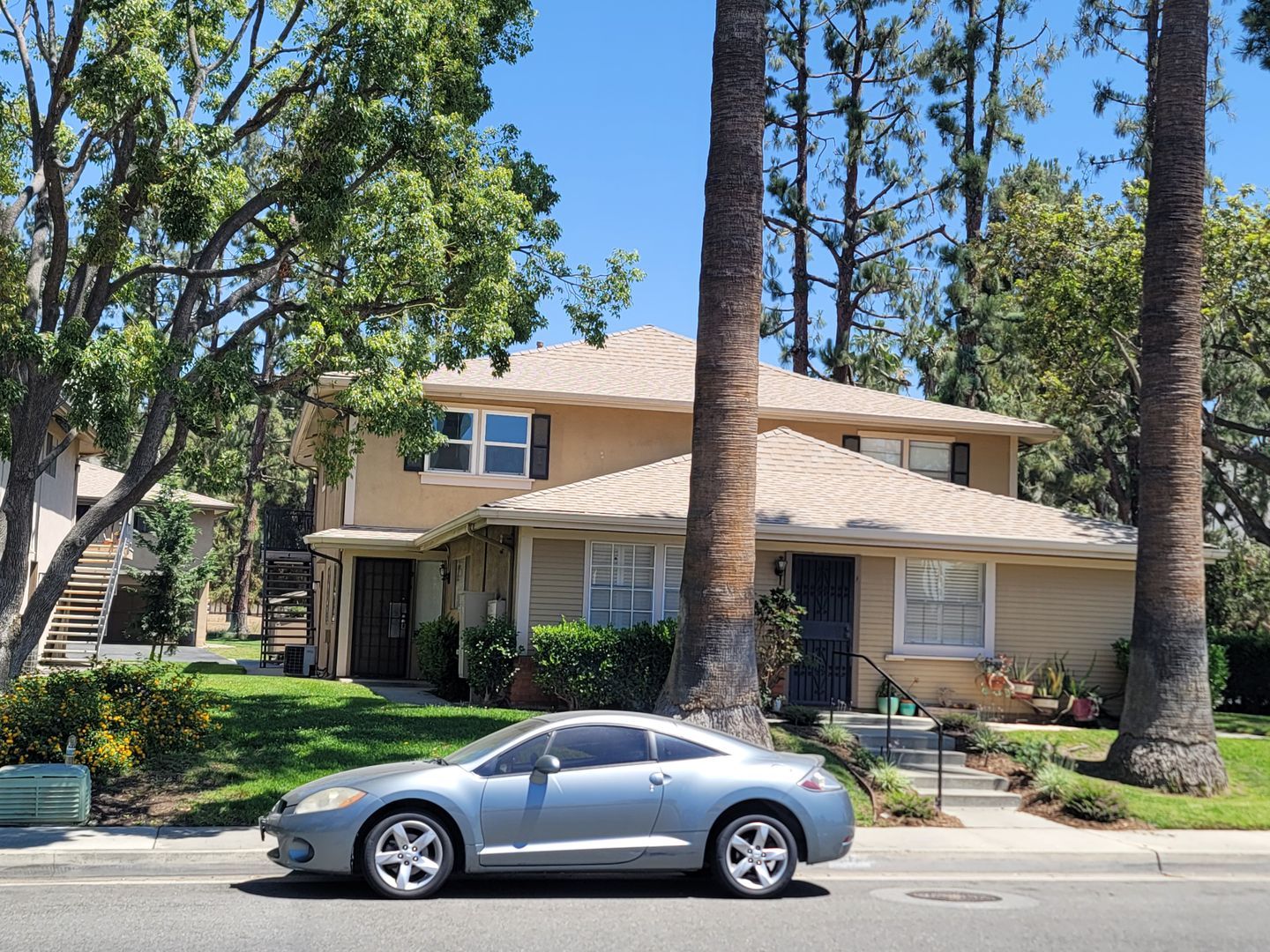 Azusa Condo: 917 W. Sierra Madre Ave. # 2