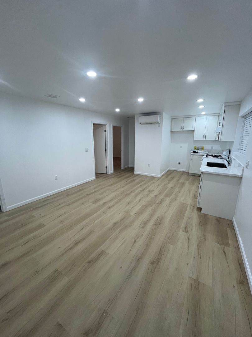 Pasadena Apartment: 76 E. Mountain St.