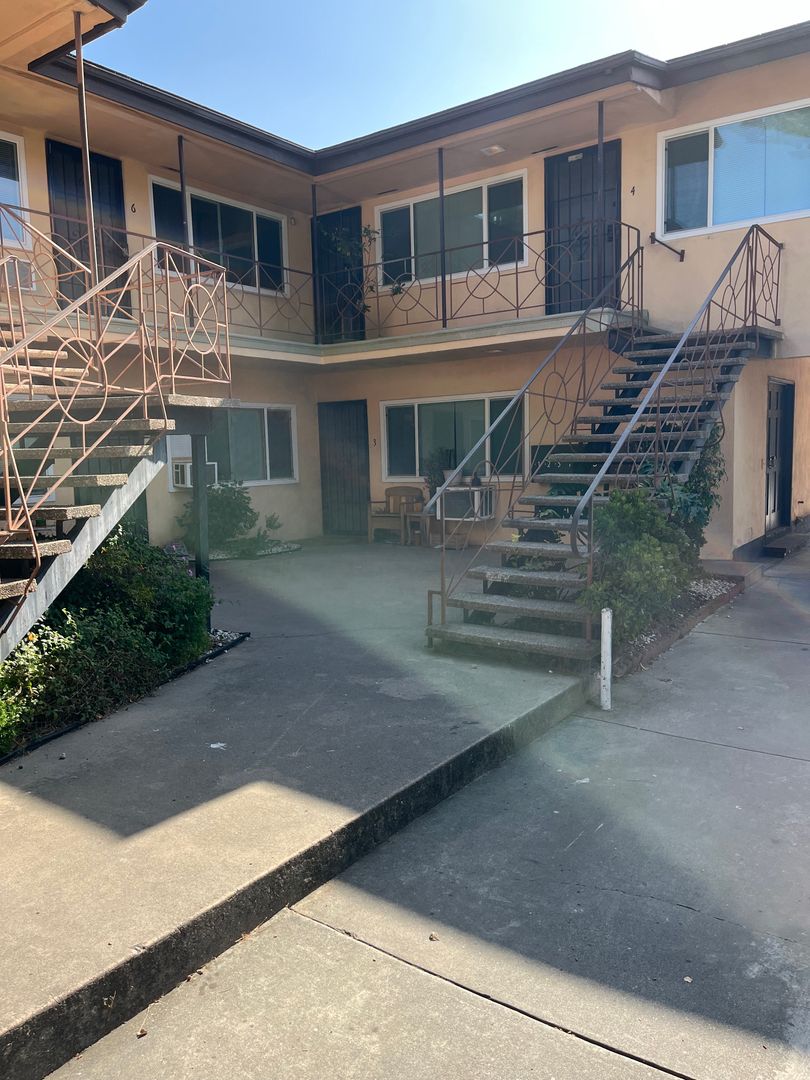 Pasadena Apartment: 850 N Marengo Ave