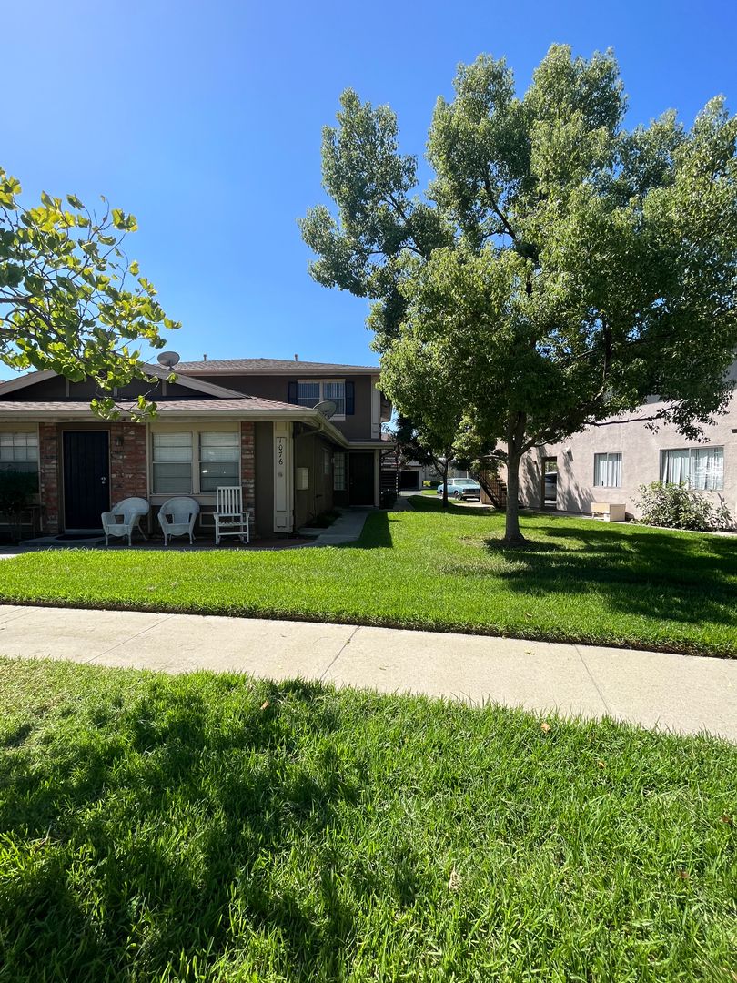 Azusa Condo: 1076 Calle Del Sol # 2
