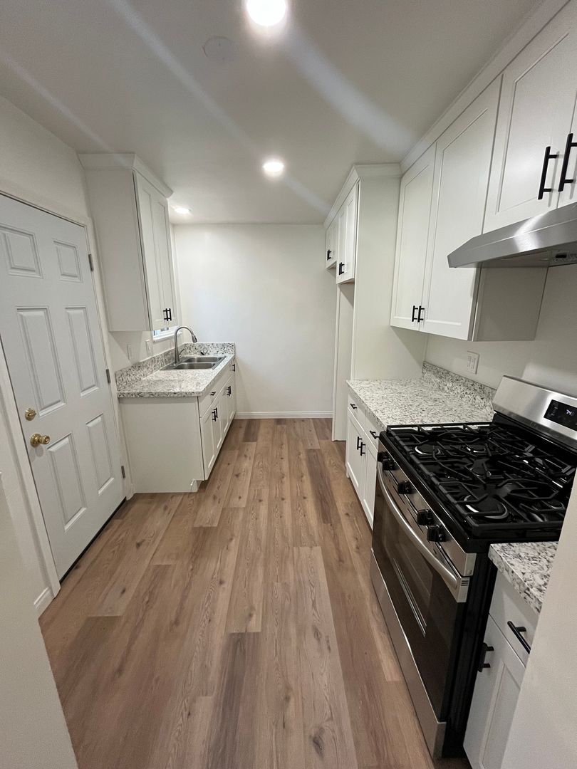 Altadena Apartment: 2131 N. Raymond Ave.