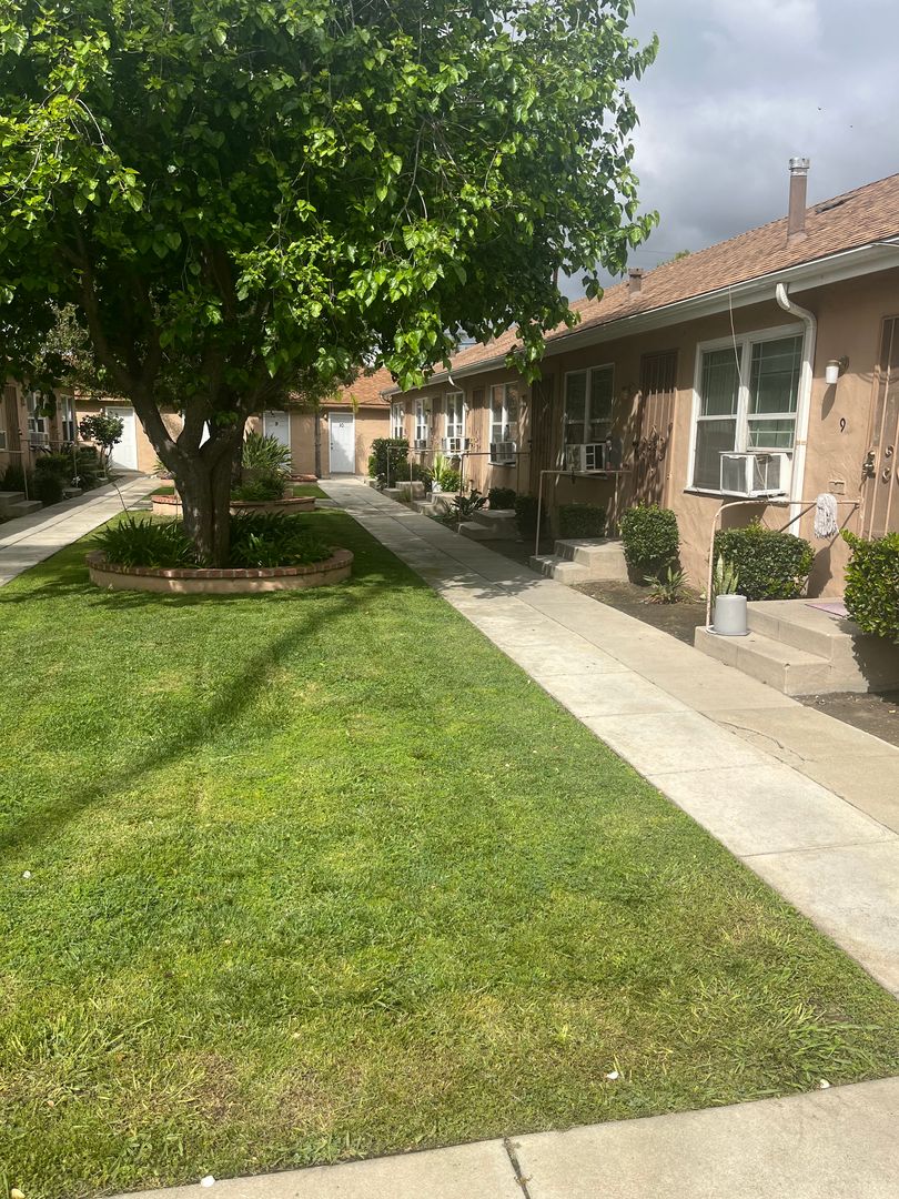 Azusa Apartment: 925 N. Azusa Ave.