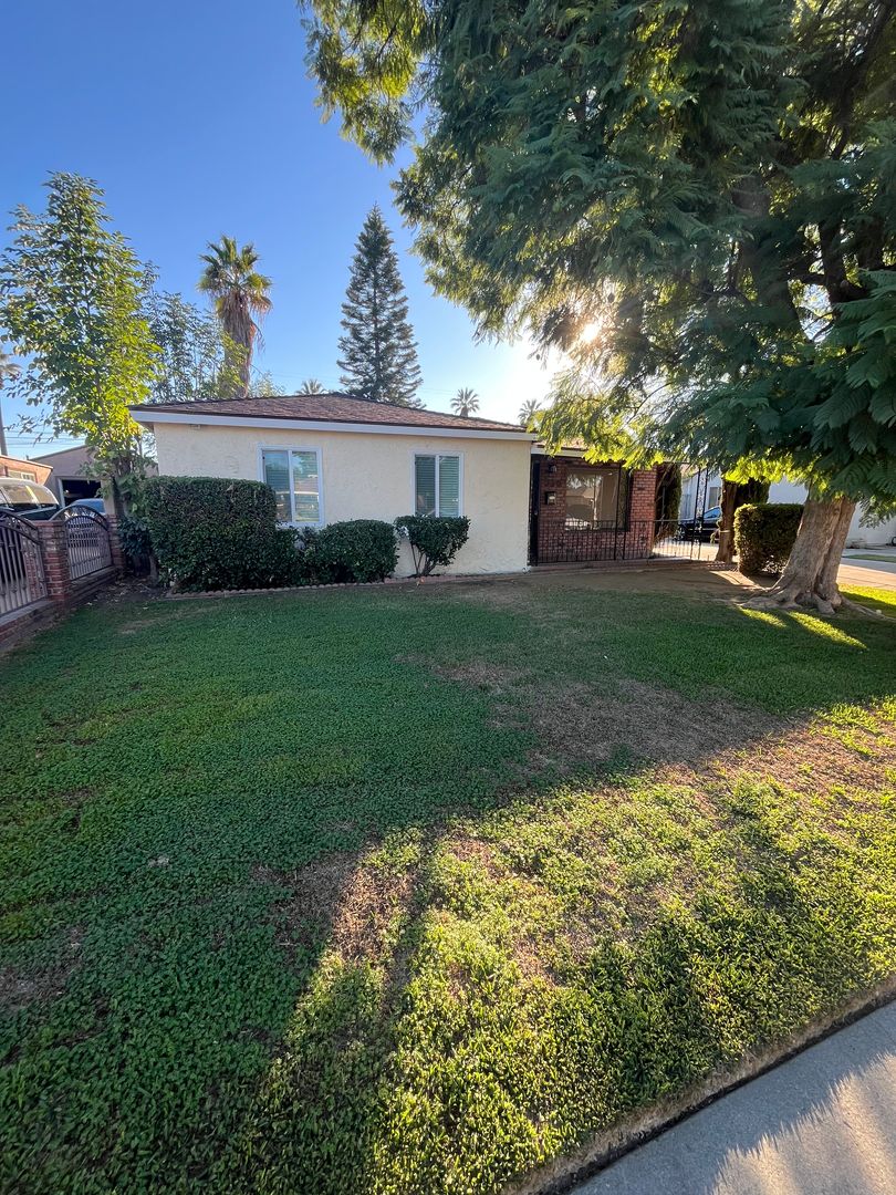 Azusa House: 230 Murray Ave.