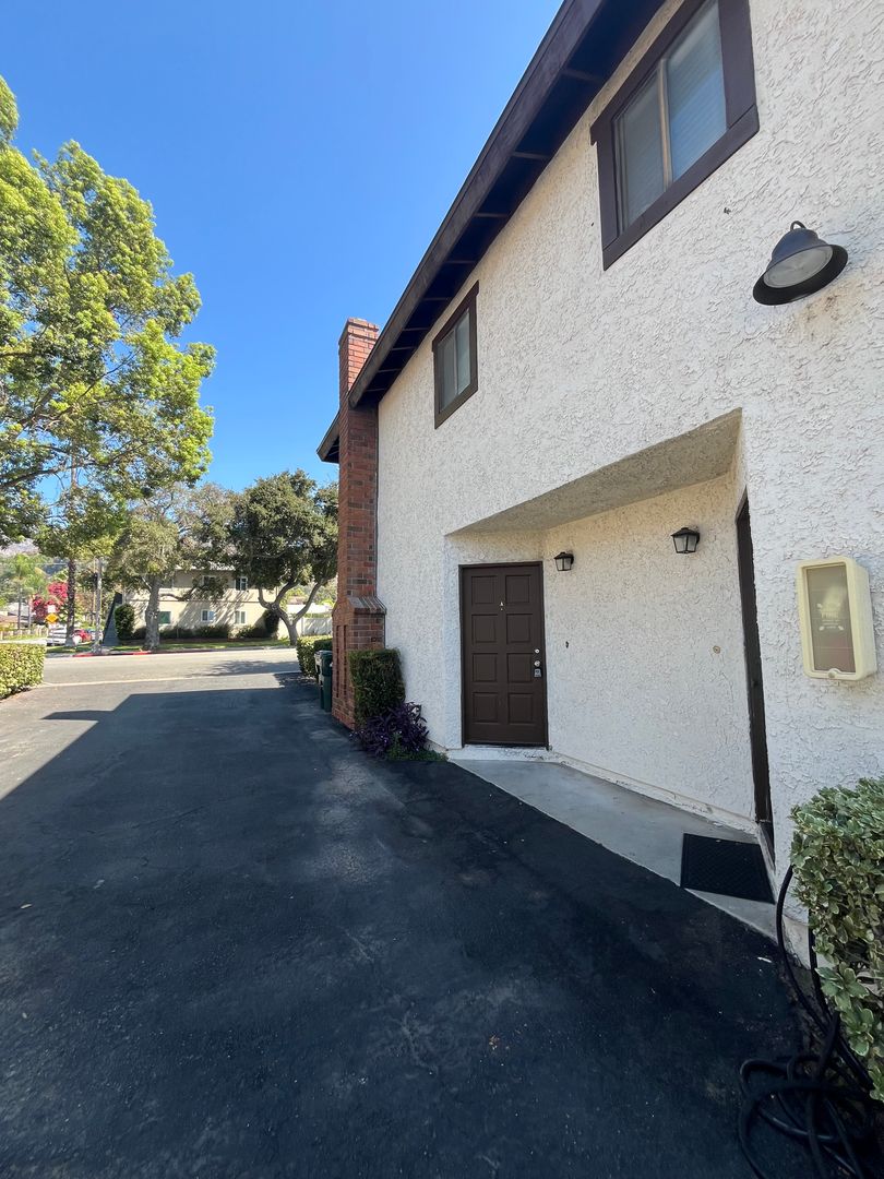 Monrovia Apartment: 840-844 W. Foothill Blvd.
