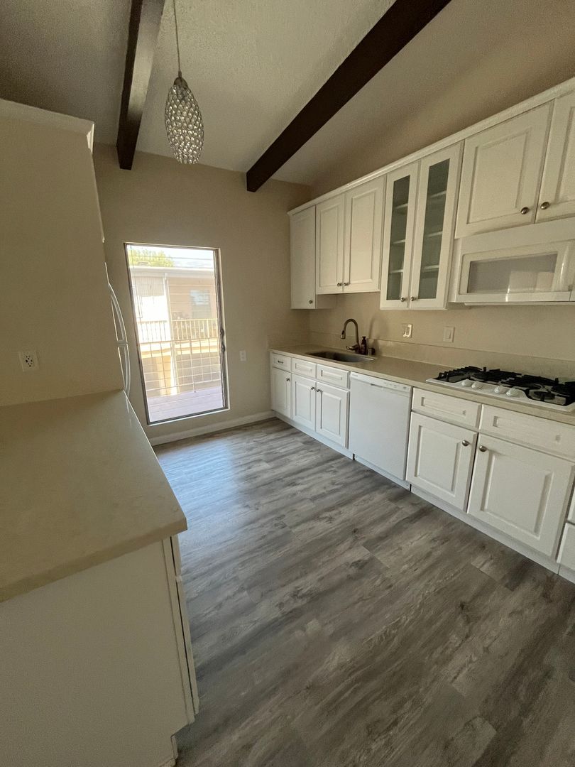 Pasadena Apartment: 108-118 N Grand Oaks
