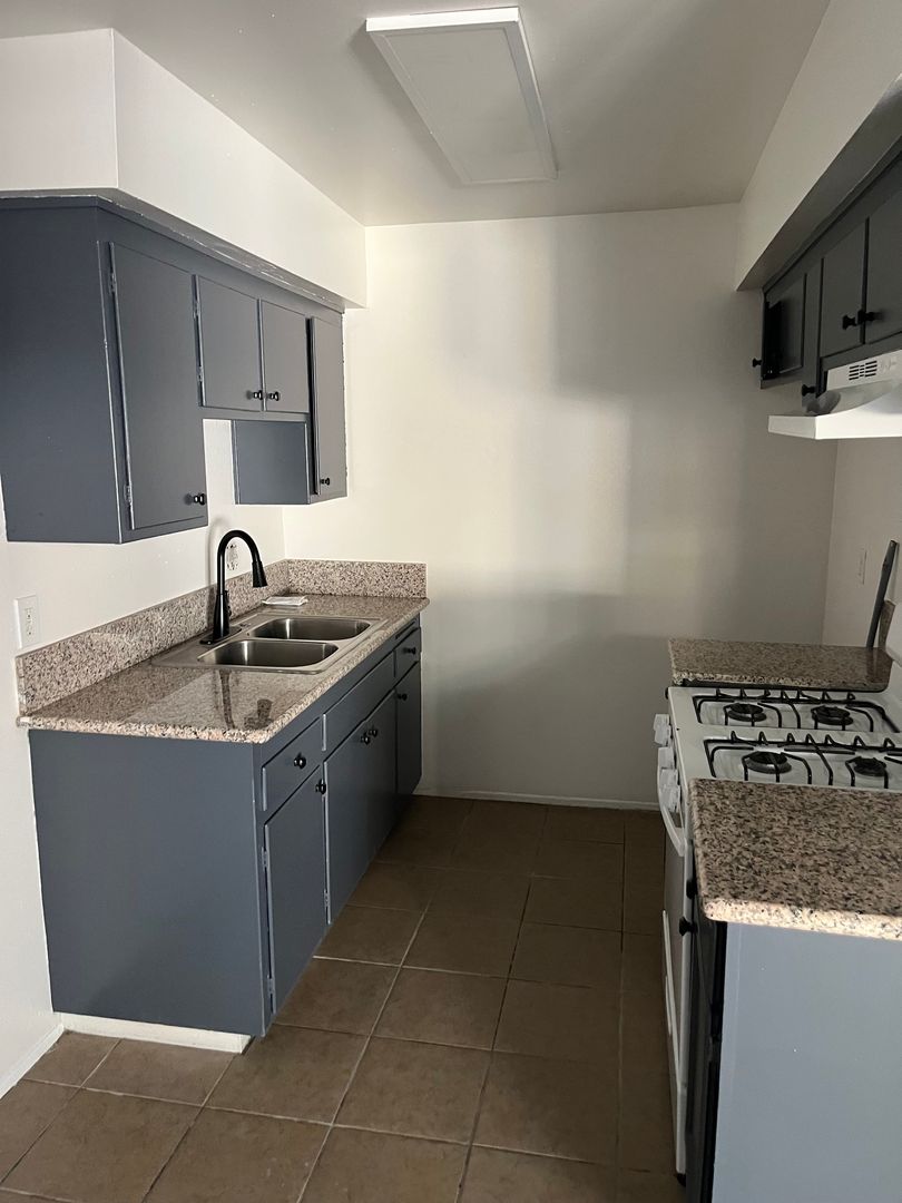 Pasadena Apartment: 1730 N Fair Oaks Ave