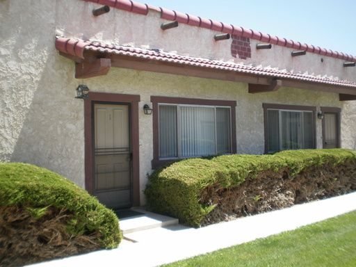 2 BEDROOM APARTMENT ON CUL DE SAC IN APPLE VALLEY!