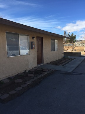 CENTRAL HESPERIA LOCATION!! 2 BEDROOM APARTMENT