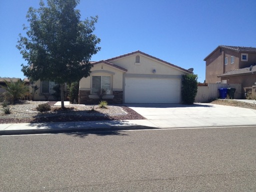 4 BEDROOM VICTORVILLE HOME NEAR FREEWAY, SHOPPING & SCHOOLS! – photo 1