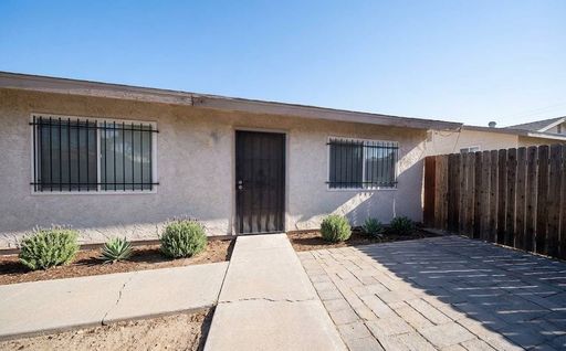 3 bedroom Apple Valley Apartment Close To Shopping! – photo 1