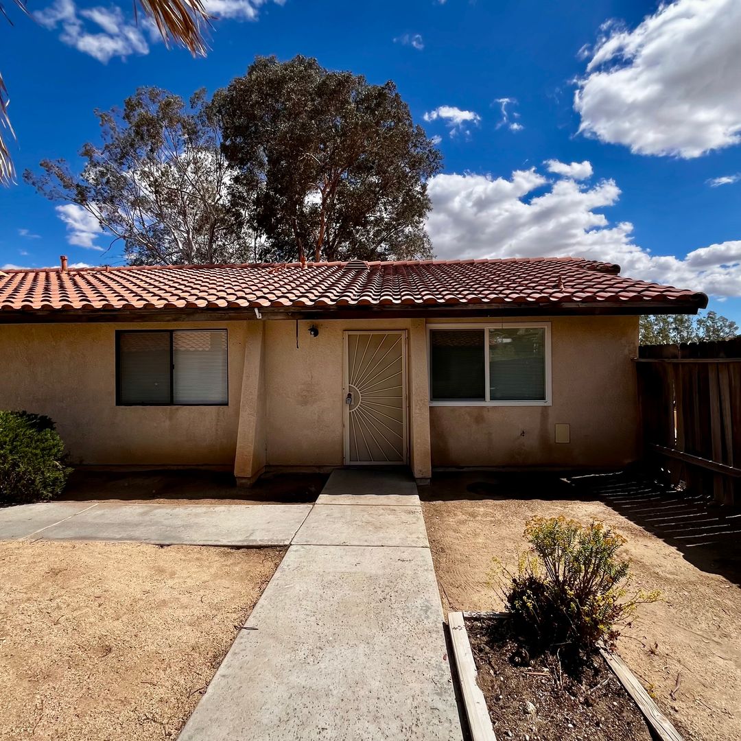 Apple Valley Apartment: 16192 Wato Rd