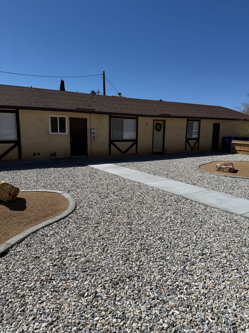 Apple Valley Apartment: 12363 Redwing Rd
