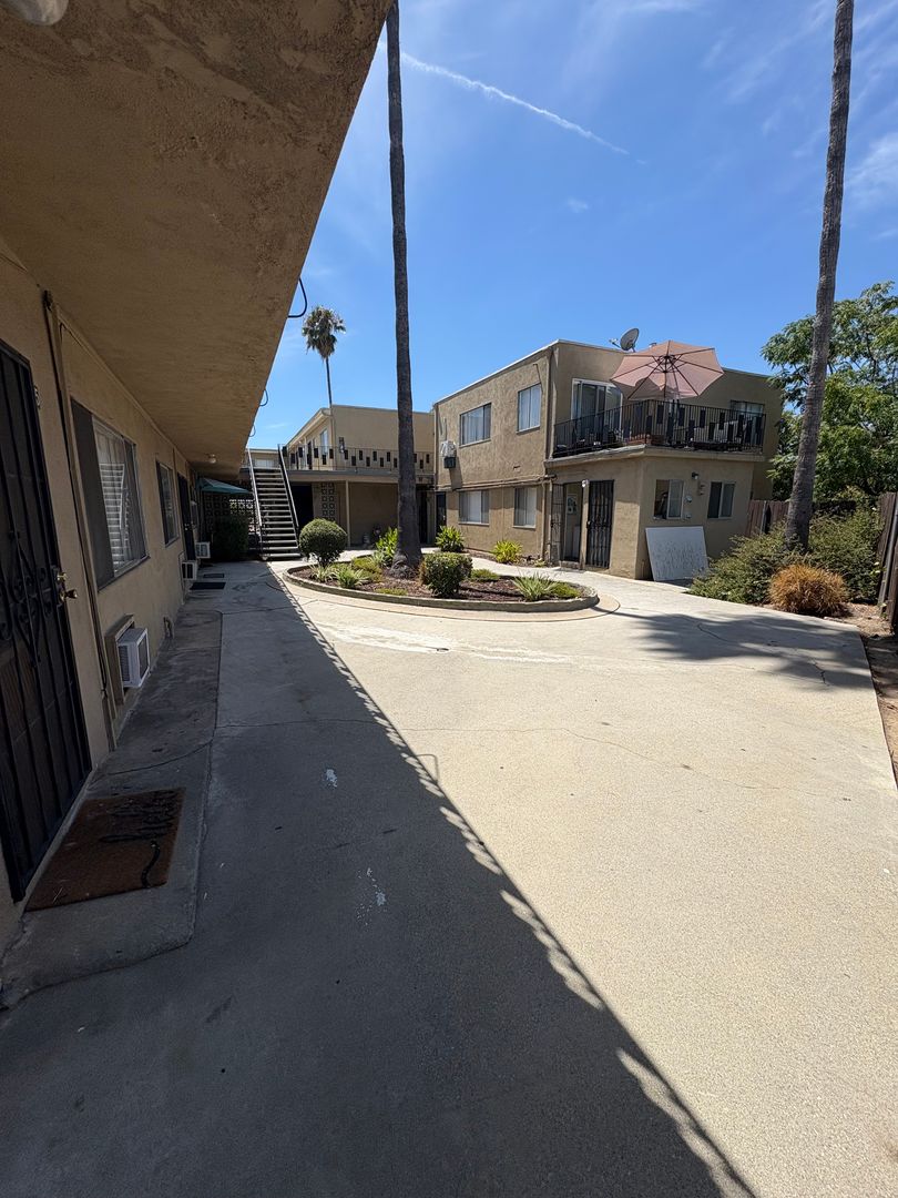 Alhambra Apartment: 225 W. Palmetto Dr