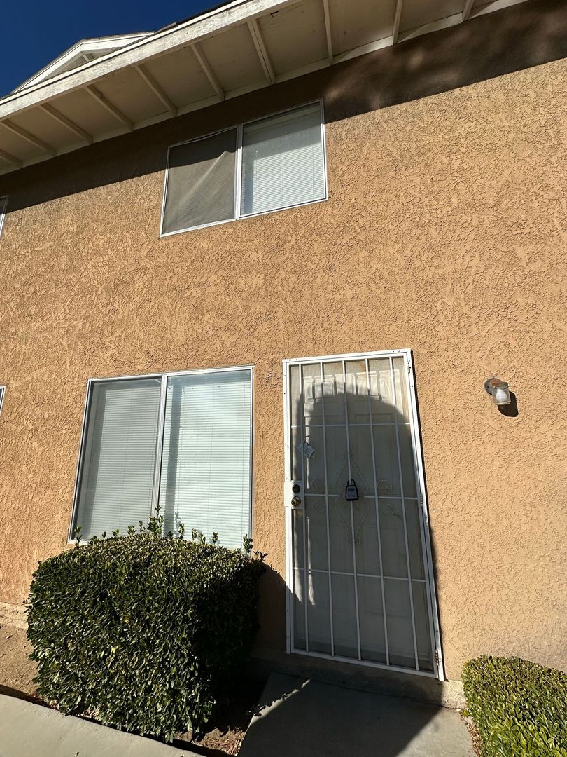 Apple Valley Apartment: 15884 Rancherias Rd
