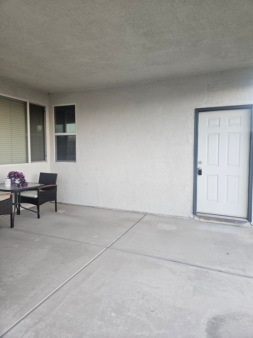 Victorville Apartment: 13141 High Crest Rd