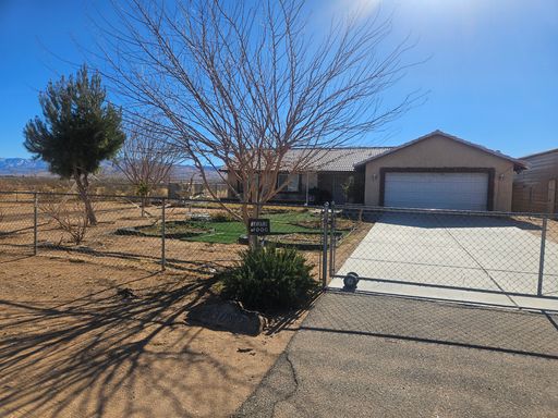 4 Bedroom Apple Valley Home – photo 1
