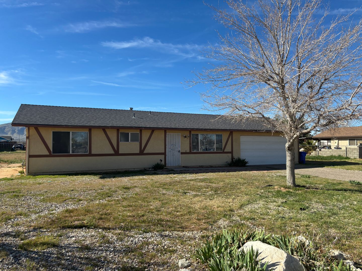 Apple Valley House: 22219 Sioux Rd