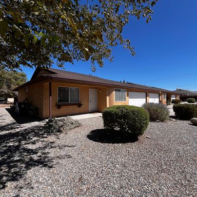 2 Bedroom Apple Valley Apartment With Private Yard – photo 1
