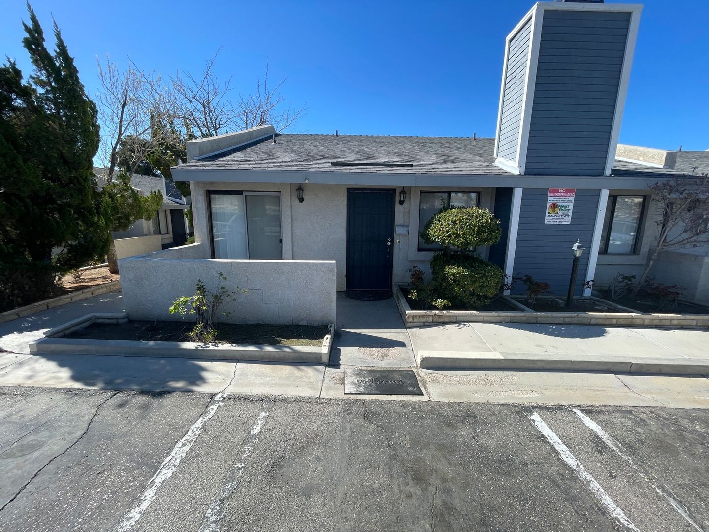 Apple Valley Apartment: 19087 Allegheny Rd