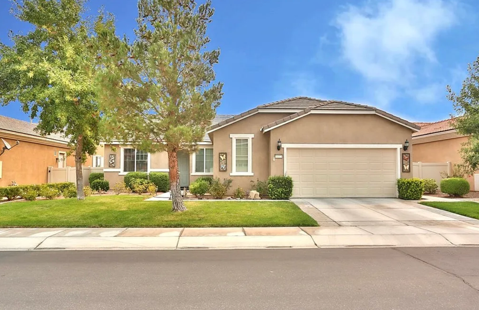 Apple Valley House: 10373 Darby Rd