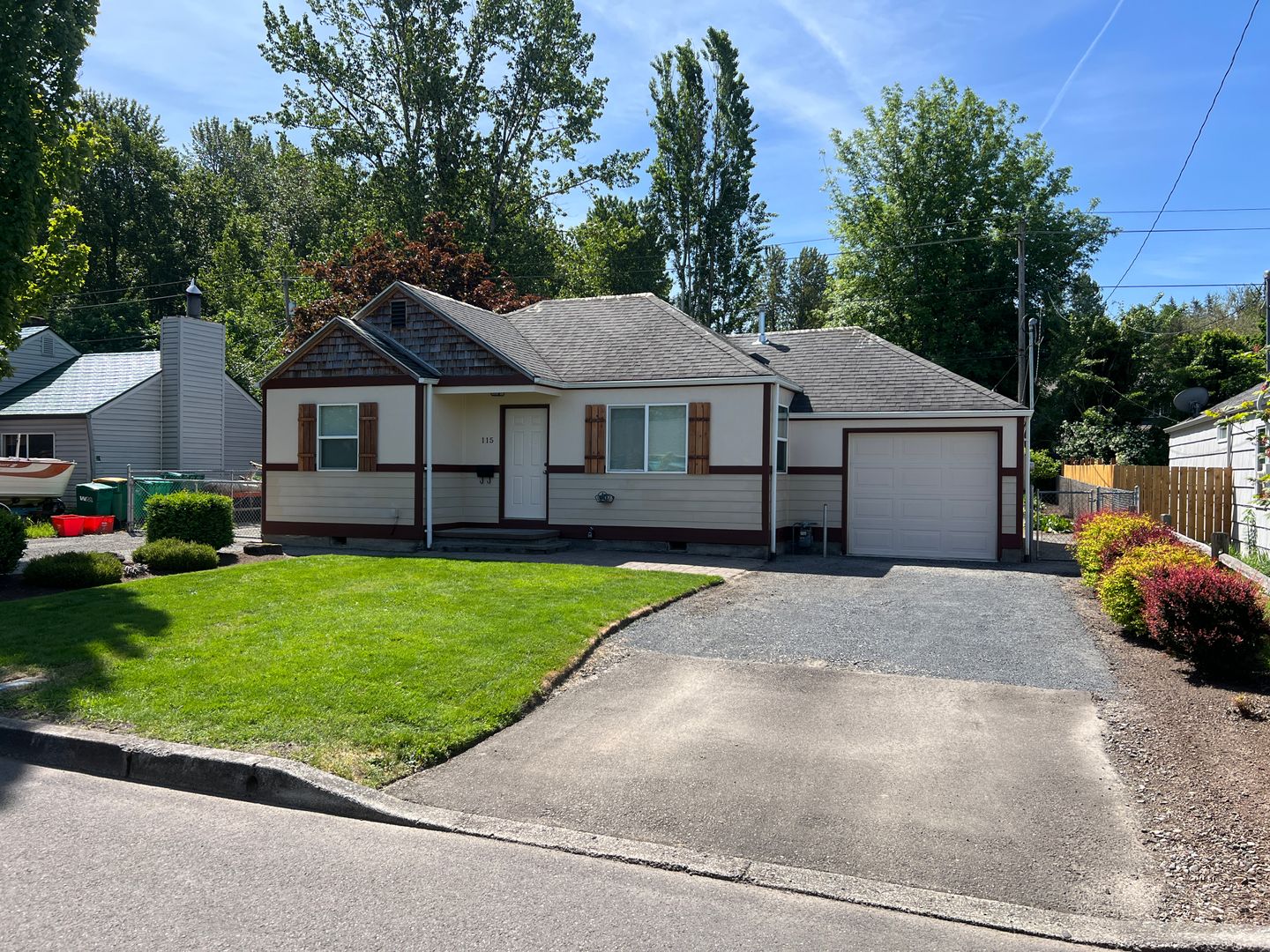 Wood Village House: 115 Cedar Ln