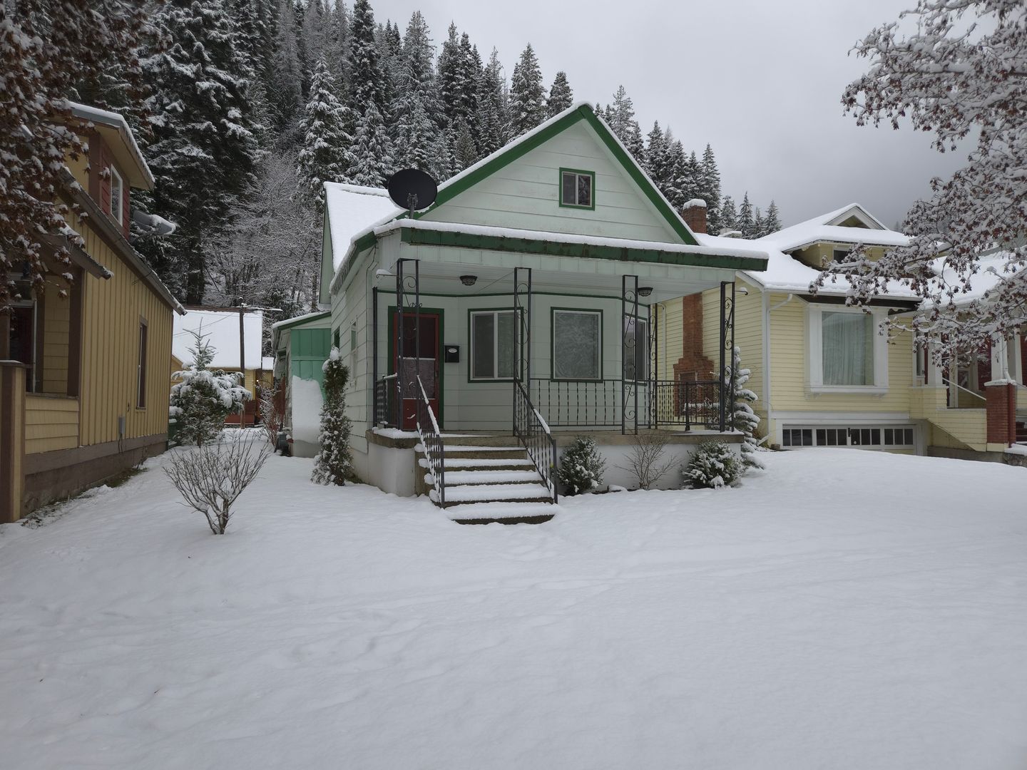 Wallace House: 120 Bank Street