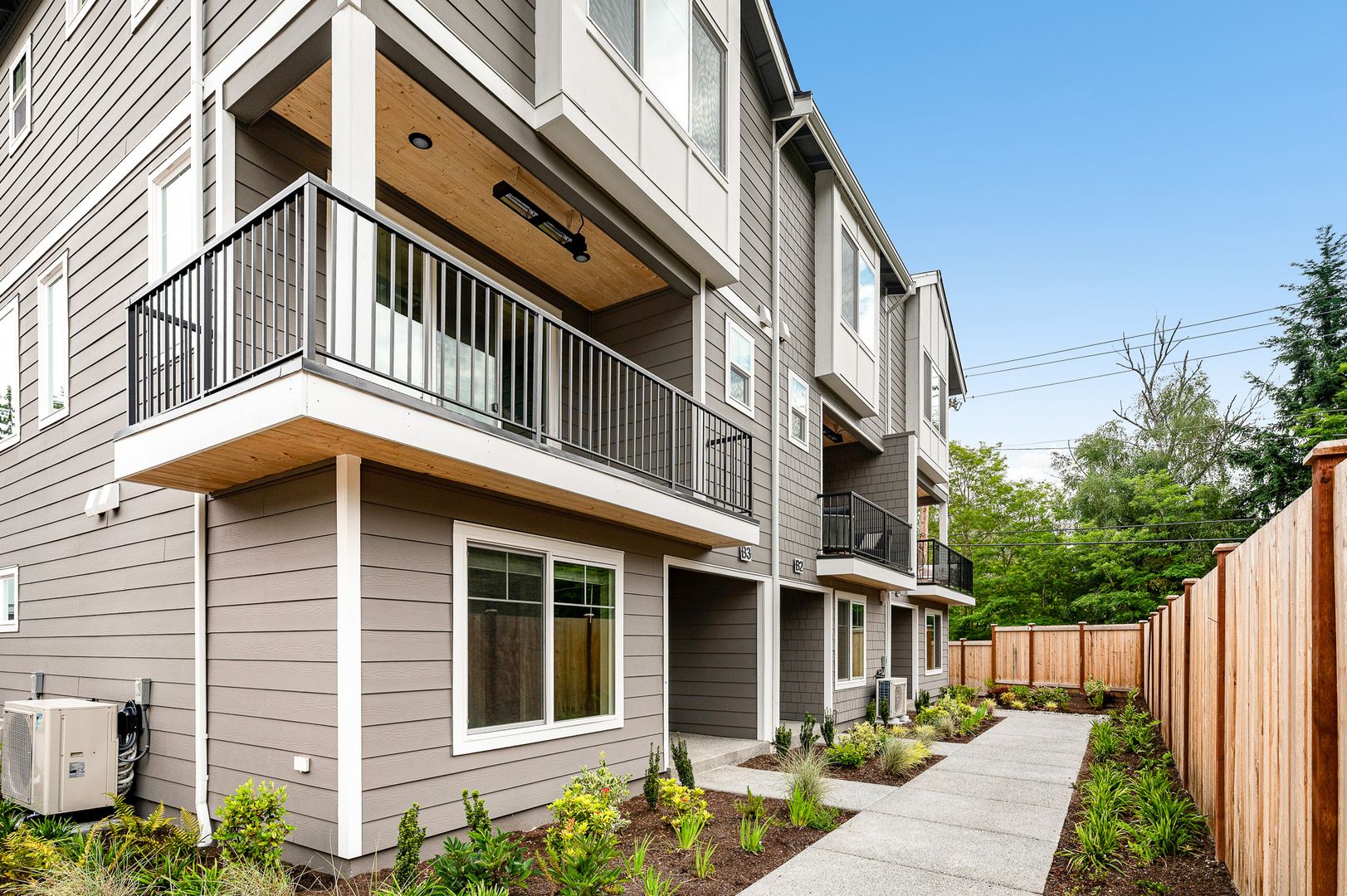 Lynnwood Townhome: 13730 MANOR WAY B3