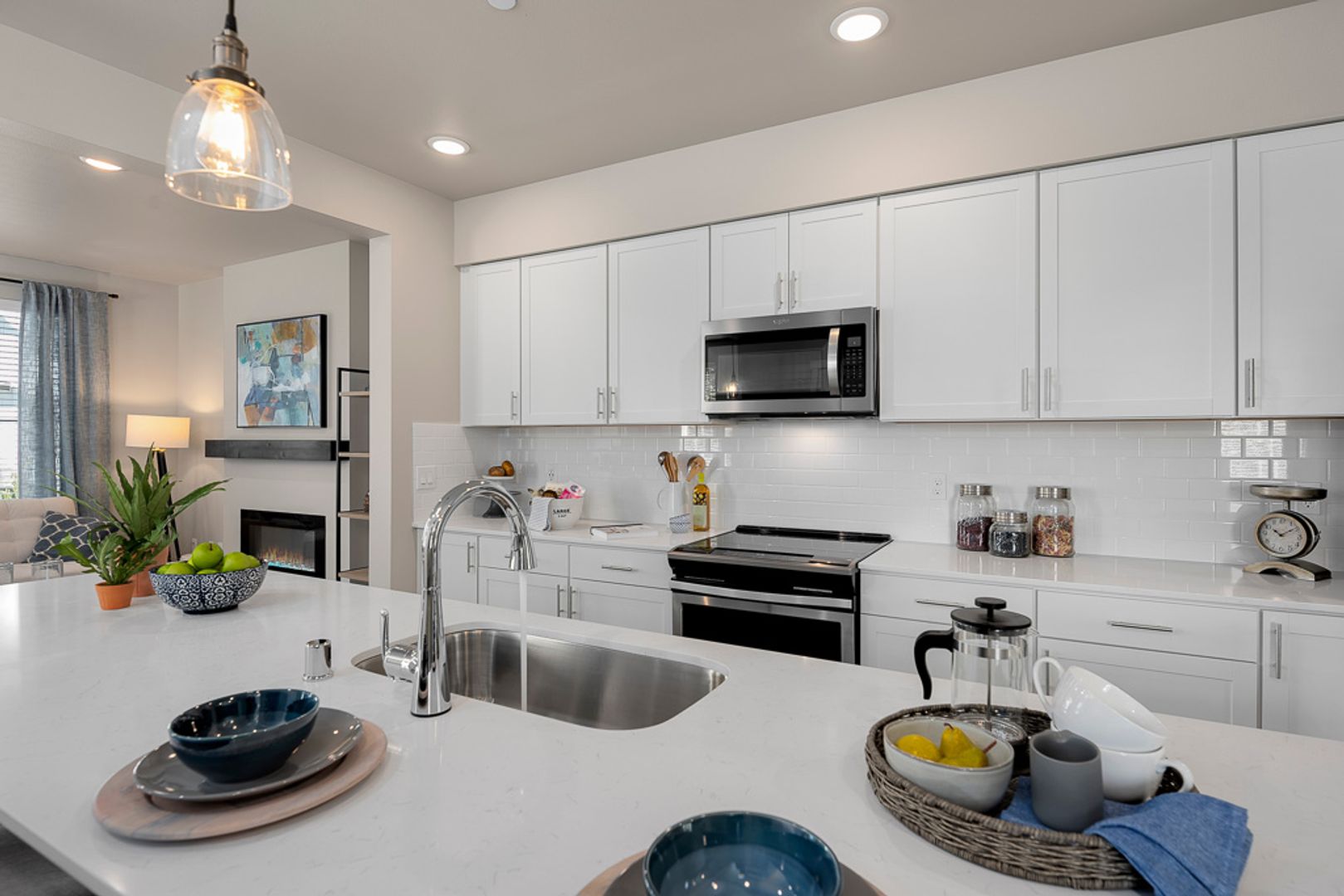 4 Bedroom townhome on greenbelt | 2 Car Garage and Driveway 9 of 12