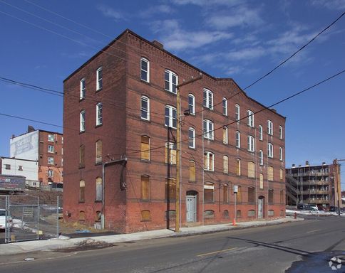 Spacious 1-Bedroom Apartment – Heat & Hot Included!-Holyoke, MA – photo 1
