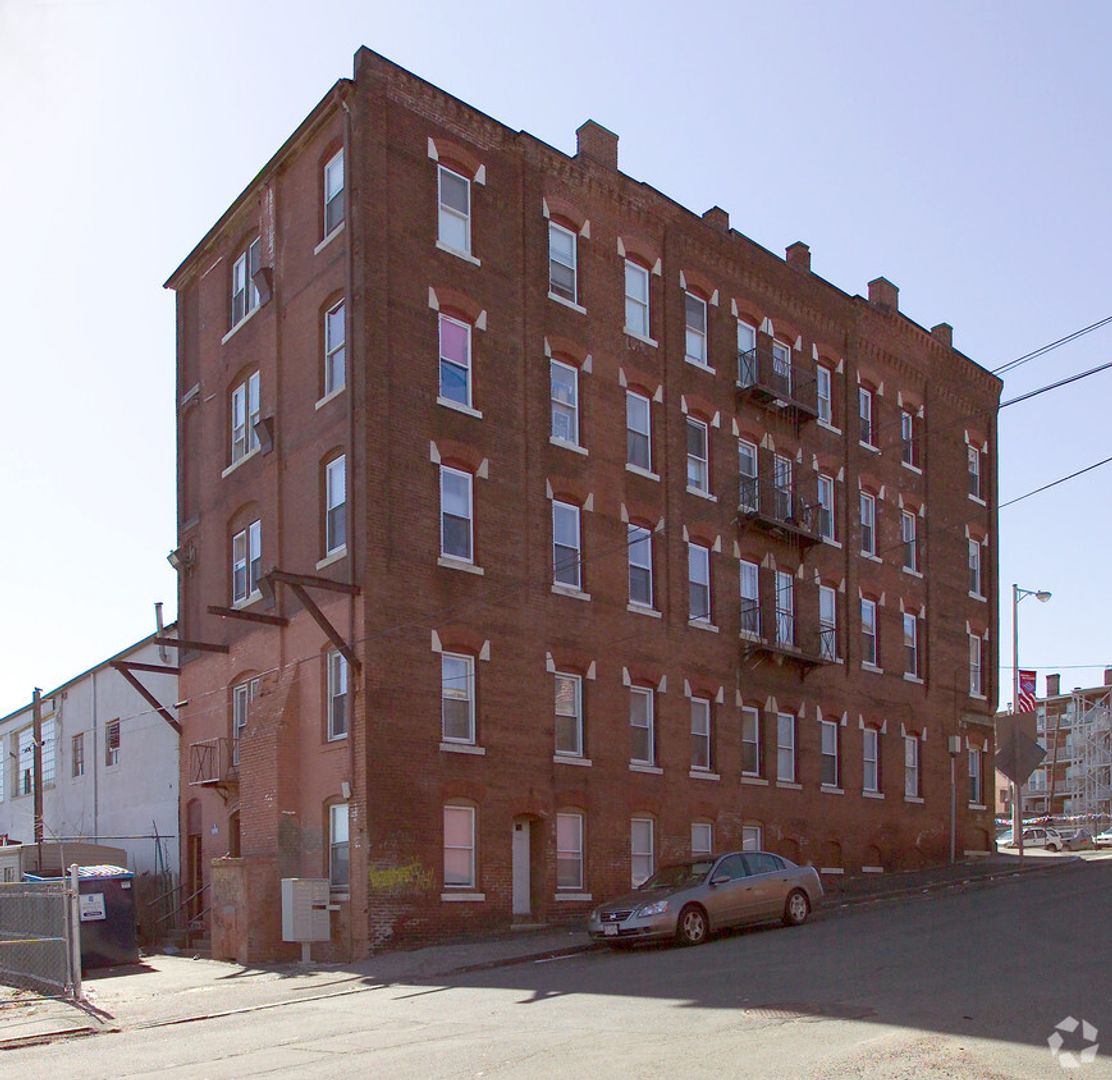 Holyoke Apartment: 736 High Street
