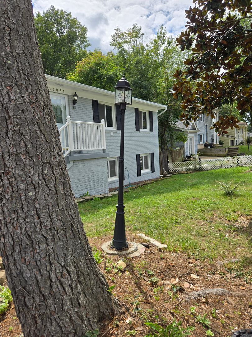 Woodbridge House: 13031 Kingswell Dr