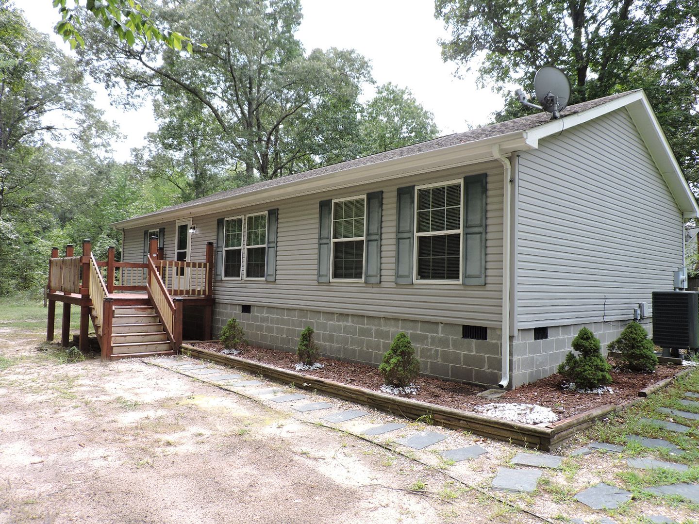 Gloucester House: 3698 Enos Rd