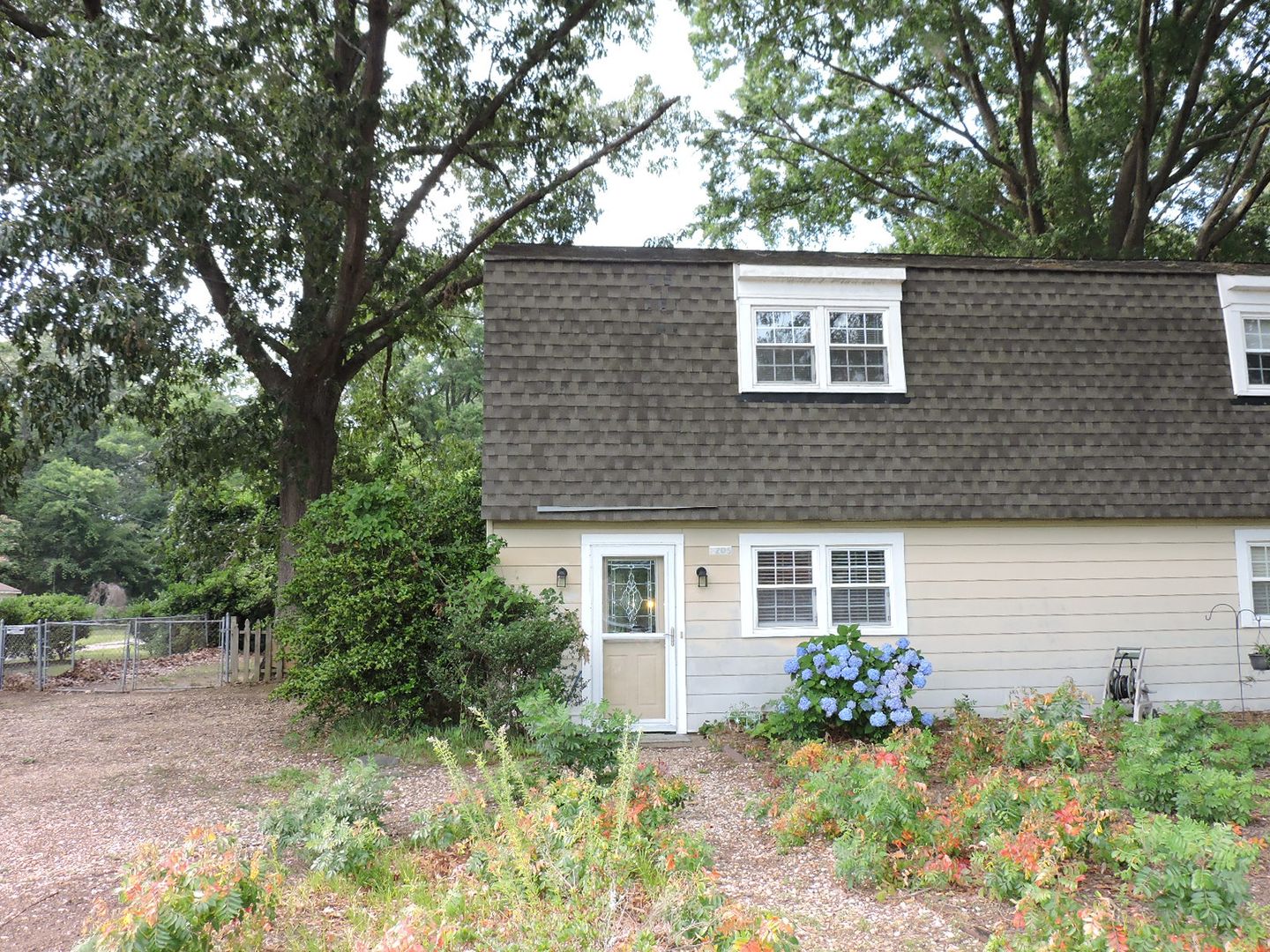 Hayes Apartment: 7205 Bray Rd