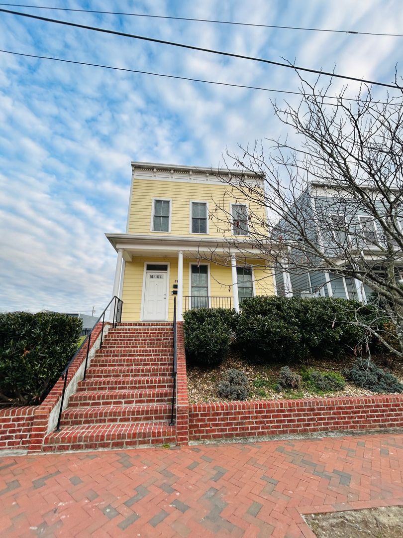 Richmond Apartment: 807 N 23 st.