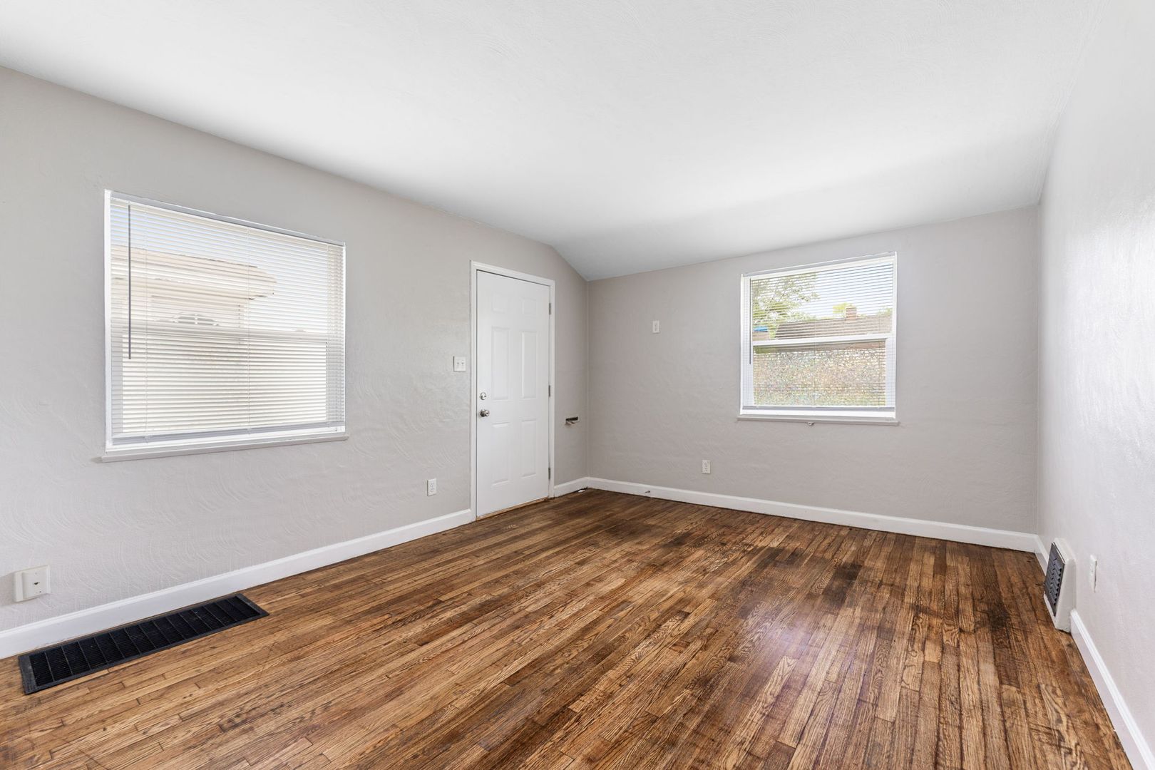 Columbus Apartment: 388-390 S Powell Ave