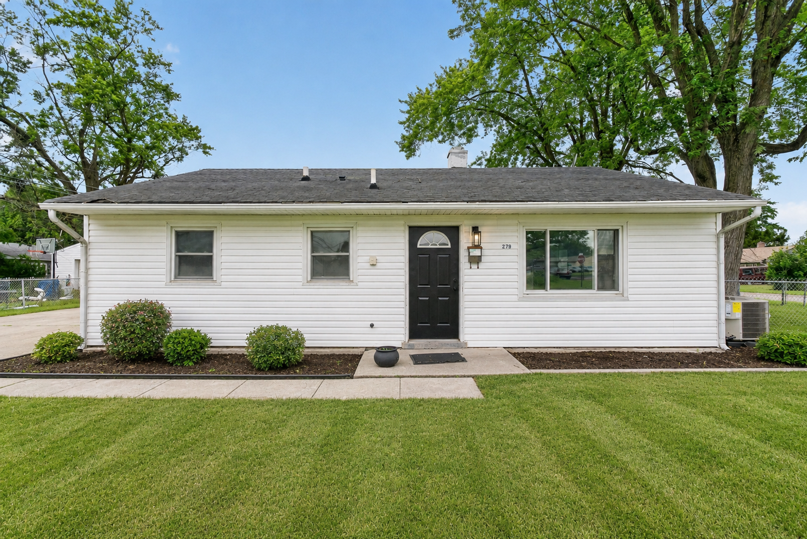 Columbus House: 279 Little Flower Lane