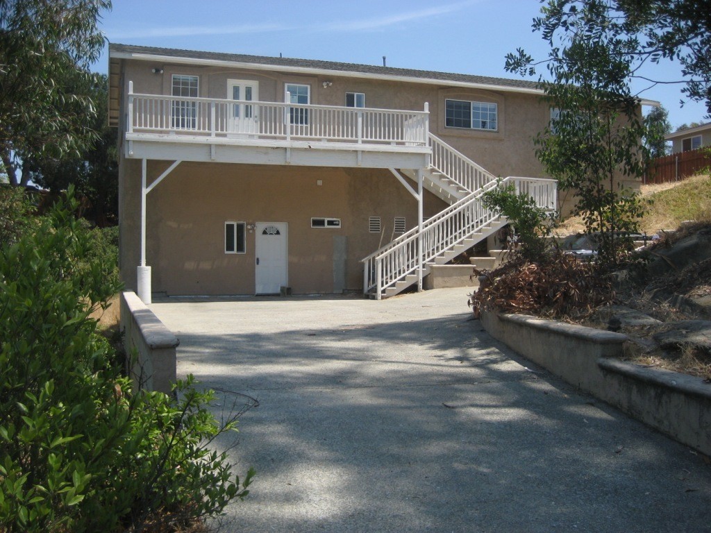 San Diego House: 5115 Reservoir Dr