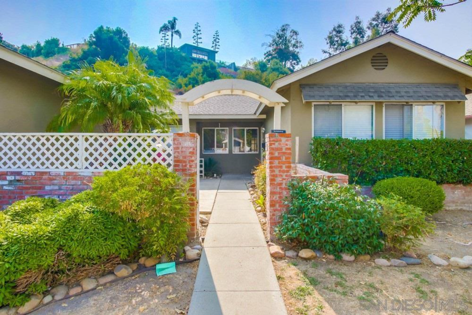 San Diego Apartment: 4877 Campanile Dr.