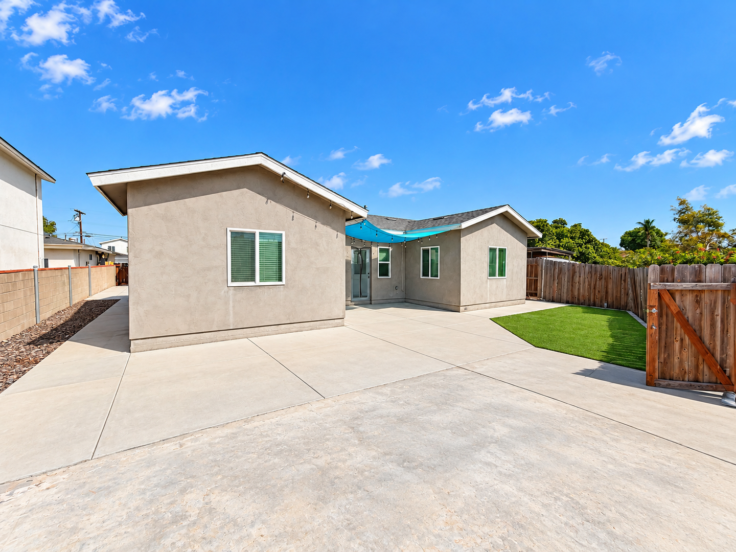 San Diego Apartment: 5240-5242 East Falls View Dr.