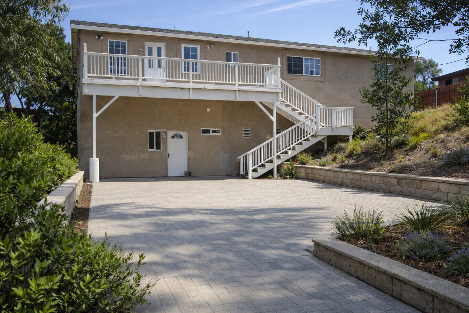 San Diego House: 5115 Reservoir Dr