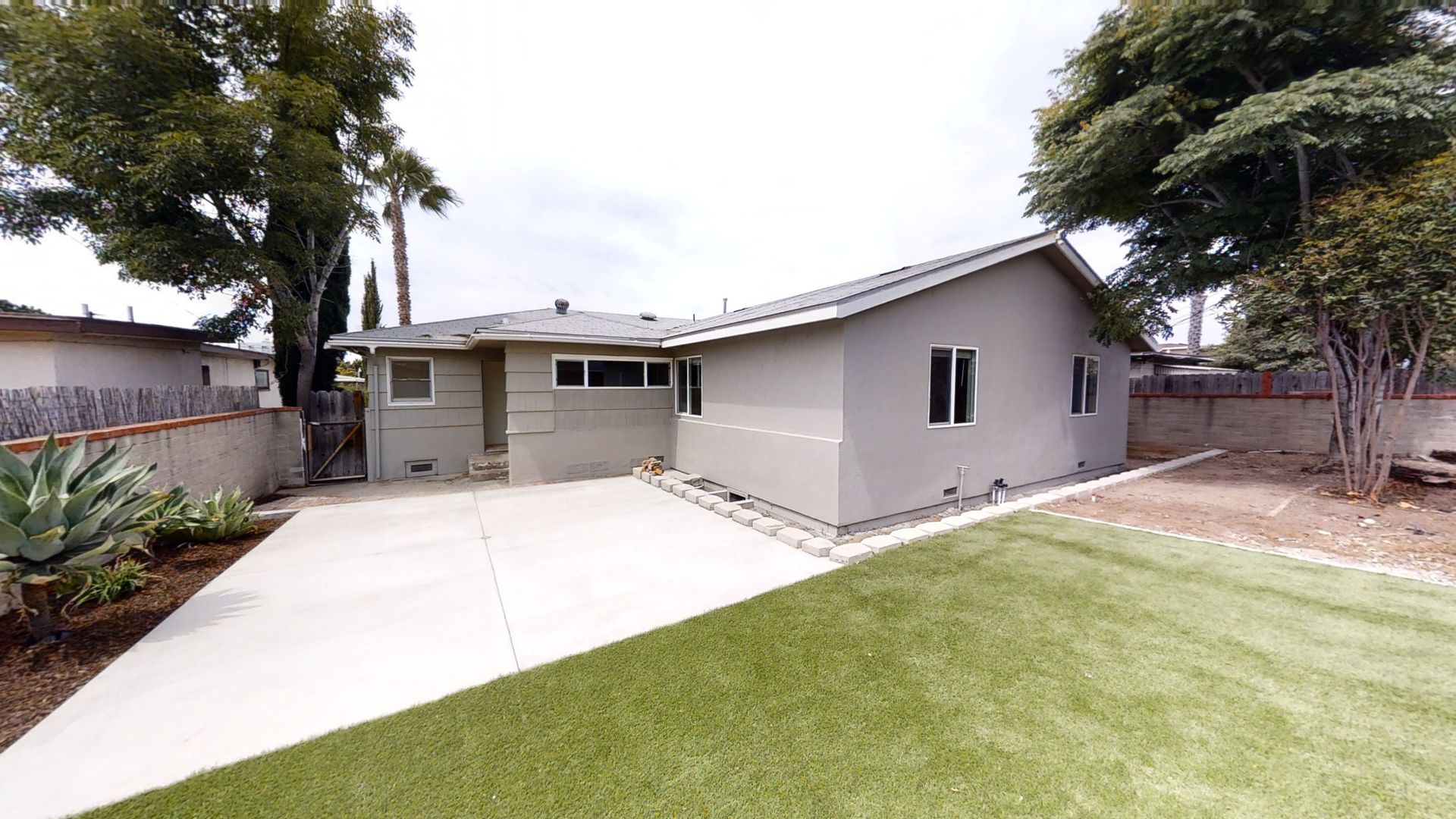 San Diego House: 6125 Dorothy Dr